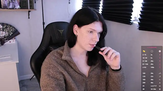 Snapshot of carthylovvve chatting on February 13, 2025, 9:20 am carthylovvve online show from February 13, 2025, 9:20 am