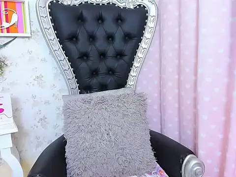 Snapshot of milf_bigass_ chatting on October 20, 2025, 11:55 am milf bigass online show from October 20, 2025, 11:55 am