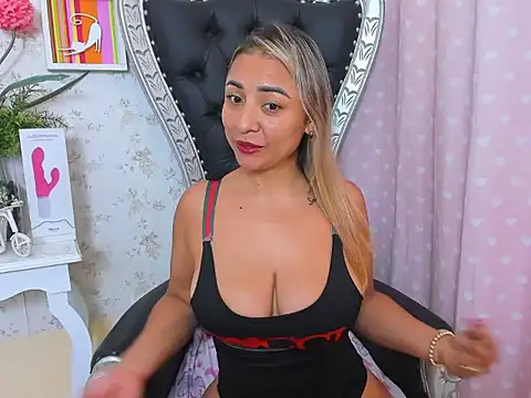 Snapshot of milf_bigass_ chatting on October 7, 2025, 12:39 pm milf bigass online show from October 7, 2025, 12:39 pm