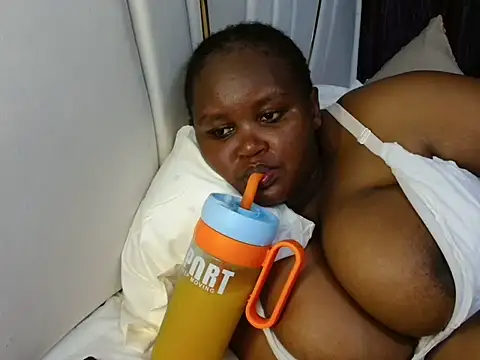 Snapshot of Brizzy_dee chatting on July 8, 2026, 2:13 am Brizzy dee online show from July 8, 2026, 2:13 am