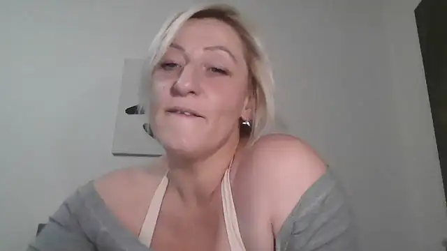 Sexyycattt online show from June 4, 2026, 9:08 pm