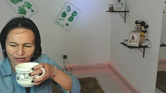 lollita 23  online show from September 12, 2025, 9:03 pm