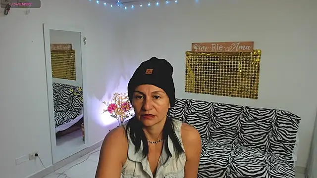 lollita 23  online show from March 6, 2025, 3:24 pm