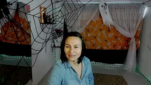 lollita 23  online show from October 28, 2025, 5:56 pm