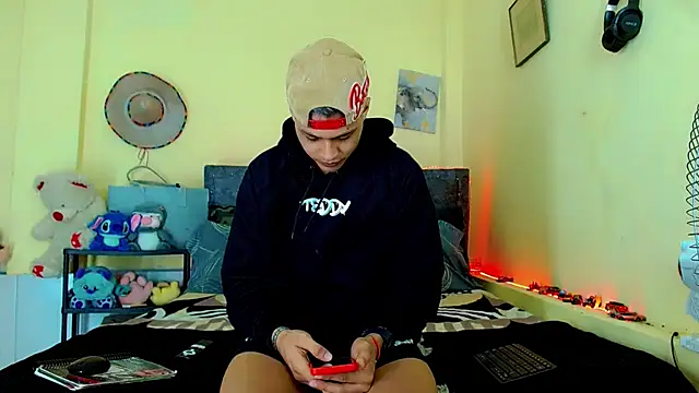 Liamscott  online show from April 9, 2026, 7:53 pm