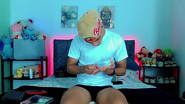 Liamscott  online show from March 17, 2026, 12:46 am