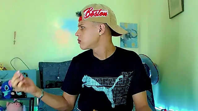 Liamscott  online show from March 26, 2026, 9:13 pm