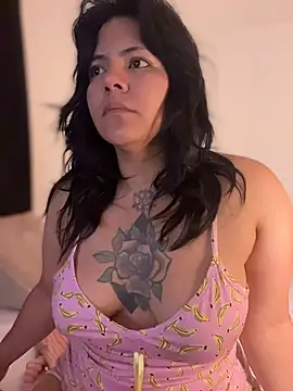 JulianaCastillo online show from April 18, 2026, 9:33 am