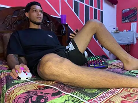 Snapshot of tanned_boy chatting on May 6, 2026, 5:39 pm tanned boy online show from May 6, 2026, 5:39 pm