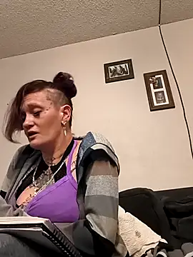 renegade vyxxen online show from February 3, 2026, 3:04 am