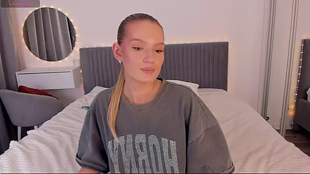 CassieRayss online show from December 15, 2025, 2:45 pm