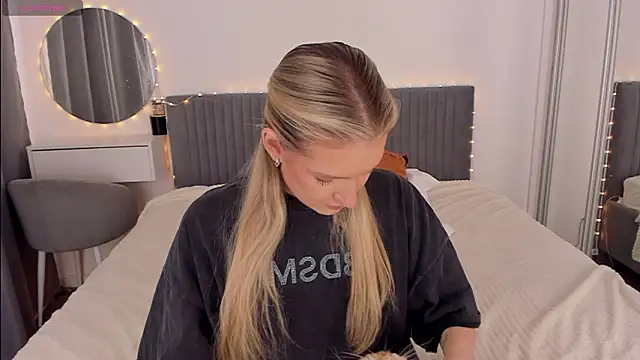 CassieRayss online show from February 2, 2026, 8:57 am