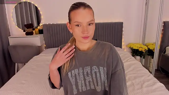 CassieRayss online show from June 1, 2026, 1:22 pm