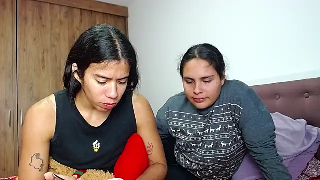 Snapshot of CleoAndAshley chatting on March 9, 2025, 10:52 pm CleoAndAshley online show from March 9, 2025, 10:52 pm