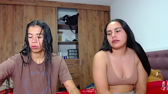 Snapshot of CleoAndAshley chatting on March 10, 2025, 11:06 pm CleoAndAshley online show from March 10, 2025, 11:06 pm