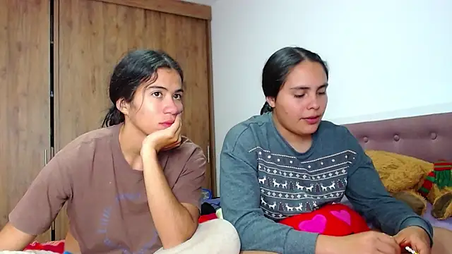 Snapshot of CleoAndAshley chatting on March 11, 2025, 3:25 am CleoAndAshley online show from March 11, 2025, 3:25 am
