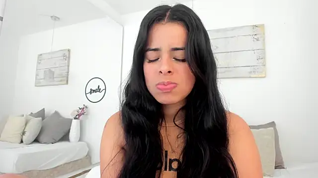 emma castilloo online show from March 5, 2025, 1:28 pm