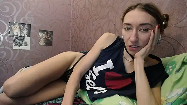 Snapshot of Fire__Foxx chatting on December 15, 2024, 12:17 pm Fire Foxx online show from December 15, 2024, 12:17 pm