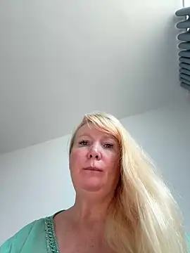 EmmaInLove23 online show from November 27, 2025, 2:12 am