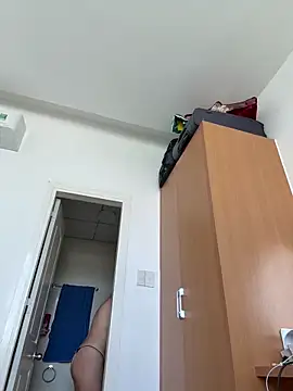 Snapshot of EmmaInLove23 chatting on February 2, 2026, 2:43 am EmmaInLove23 online show from February 2, 2026, 2:43 am