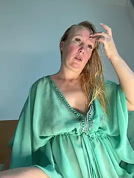 Snapshot of EmmaInLove23 chatting on February 26, 2026, 2:11 am EmmaInLove23 online show from February 26, 2026, 2:11 am