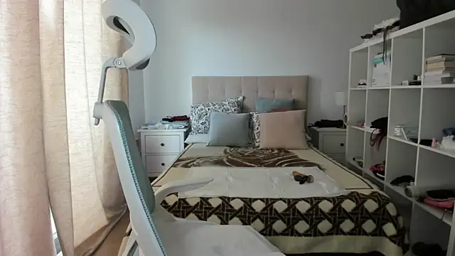 emmita69  online show from April 13, 2026, 3:05 pm