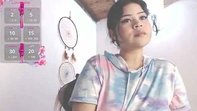 Amara18  online show from November 19, 2025, 1:11 pm