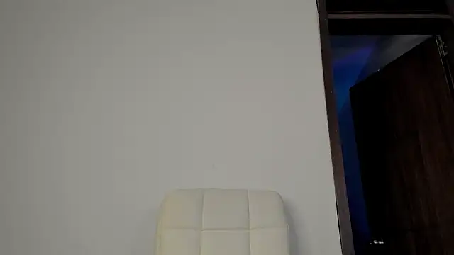 Karoline Marin online show from December 19, 2025, 5:54 am