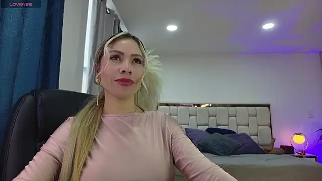 Ammy Castro online show from October 22, 2025, 9:24 pm