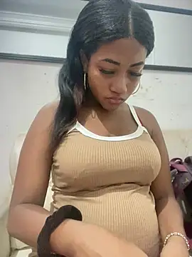 AleezaFrench online show from March 22, 2026, 2:07 pm