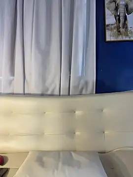 AleezaFrench online show from April 3, 2026, 2:12 pm