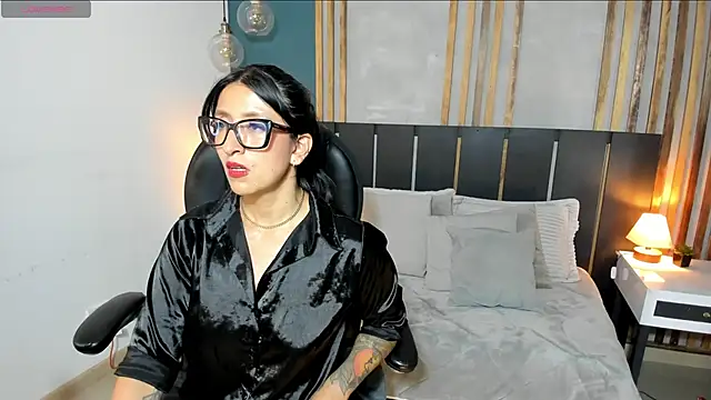 kira moon   online show from January 15, 2026, 8:56 pm