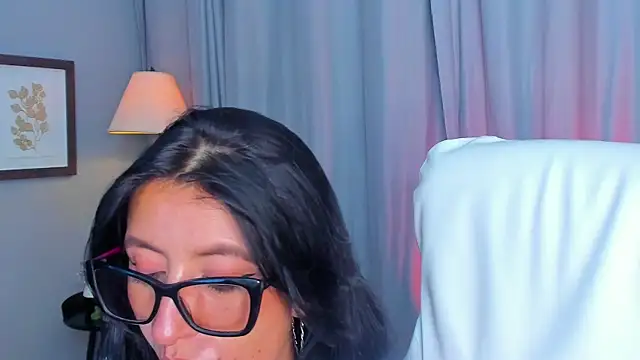 kira moon   online show from March 2, 2026, 8:49 pm