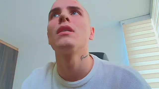 Snapshot of JordanThompson_ chatting on October 1, 2025, 7:40 pm JordanThompson online show from October 1, 2025, 7:40 pm