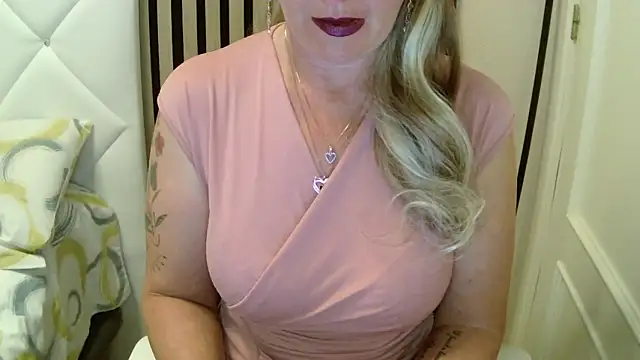 xxNoeliaxx online show from March 3, 2026, 8:21 am