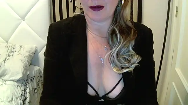 xxNoeliaxx online show from February 9, 2026, 8:01 am