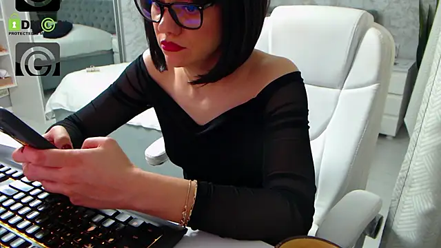 Ellysse  online show from January 22, 2025, 9:24 am