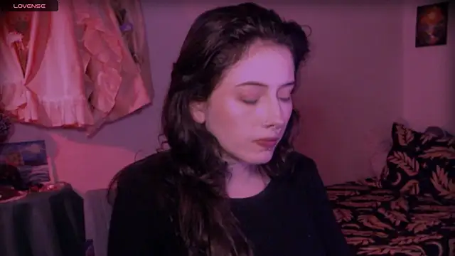 LiliJones  online show from March 27, 2026, 7:15 pm