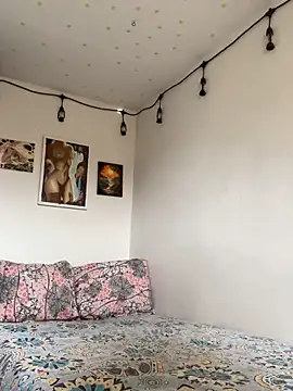 Snapshot of LiliJones_ chatting on February 6, 2026, 4:14 pm LiliJones online show from February 6, 2026, 4:14 pm