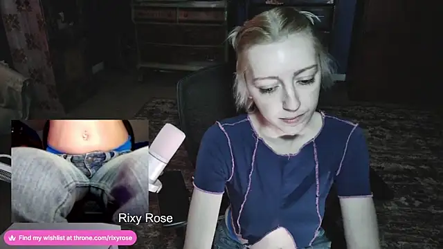 Trixyrose online show from November 24, 2025, 3:12 pm