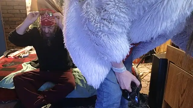 Snapshot of PropertyAndBiker chatting on March 6, 2025, 10:58 pm PropertyAndBiker online show from March 6, 2025, 10:58 pm