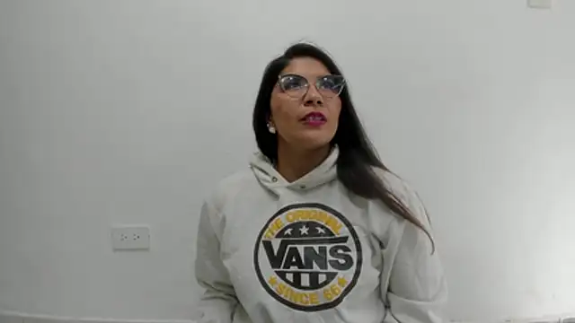 Luna Dumont online show from November 30, 2025, 11:22 am