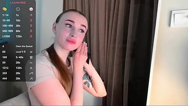 Snapshot of Kimmberr chatting on February 28, 2025, 4:32 am Kimmberr online show from February 28, 2025, 4:32 am