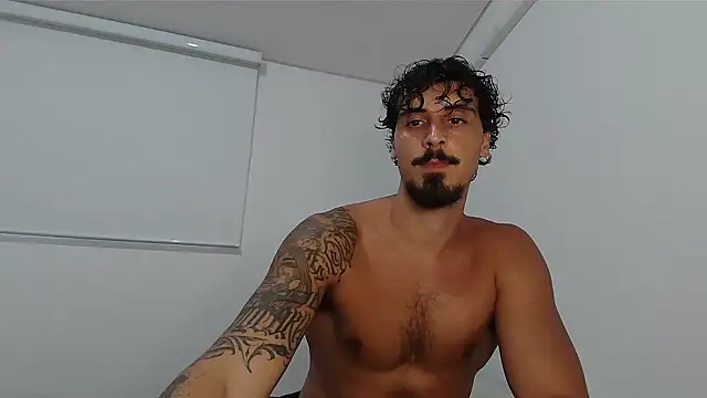 Snapshot of milkoffe chatting on February 18, 2026, 9:55 pm milkoffe online show from February 18, 2026, 9:55 pm