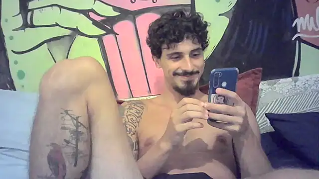 Snapshot of milkoffe chatting on February 13, 2025, 10:43 pm milkoffe online show from February 13, 2025, 10:43 pm