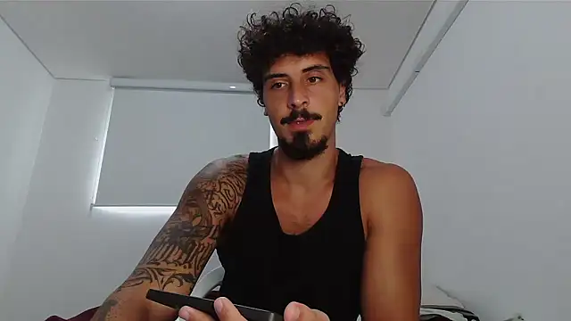 Snapshot of milkoffe chatting on February 19, 2026, 12:35 pm milkoffe online show from February 19, 2026, 12:35 pm