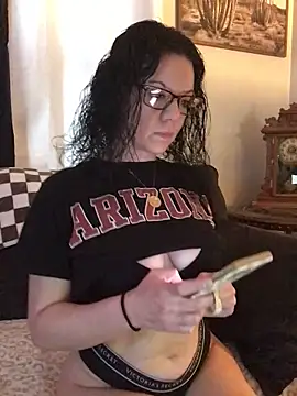 SidneyRaee online show from December 16, 2025, 3:49 pm