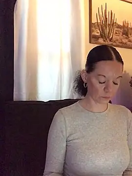 SidneyRaee online show from December 5, 2025, 5:11 pm