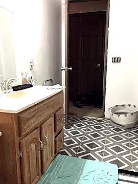 SidneyRaee online show from October 1, 2025, 2:54 pm