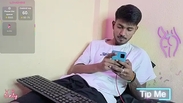 Snapshot of just_fucks chatting on February 4, 2026, 7:31 pm just fucks online show from February 4, 2026, 7:31 pm